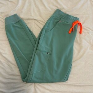 Women’s figs joggers